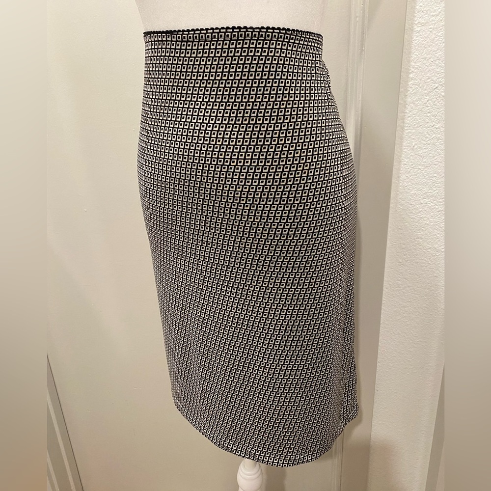 Old Navy Collection Black & White Geometric Printed Knee-Length Skirt - M